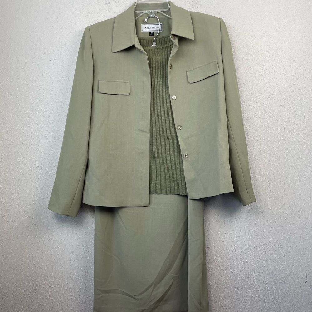Travis Ayer’s Matching Three Piece Outfit Size 10 EUC